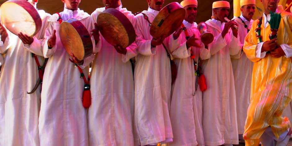 traditional moroccan musical group dancing