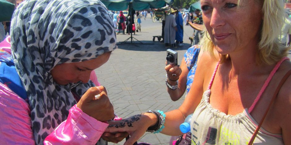 henna making in jamaa el fna marrakech